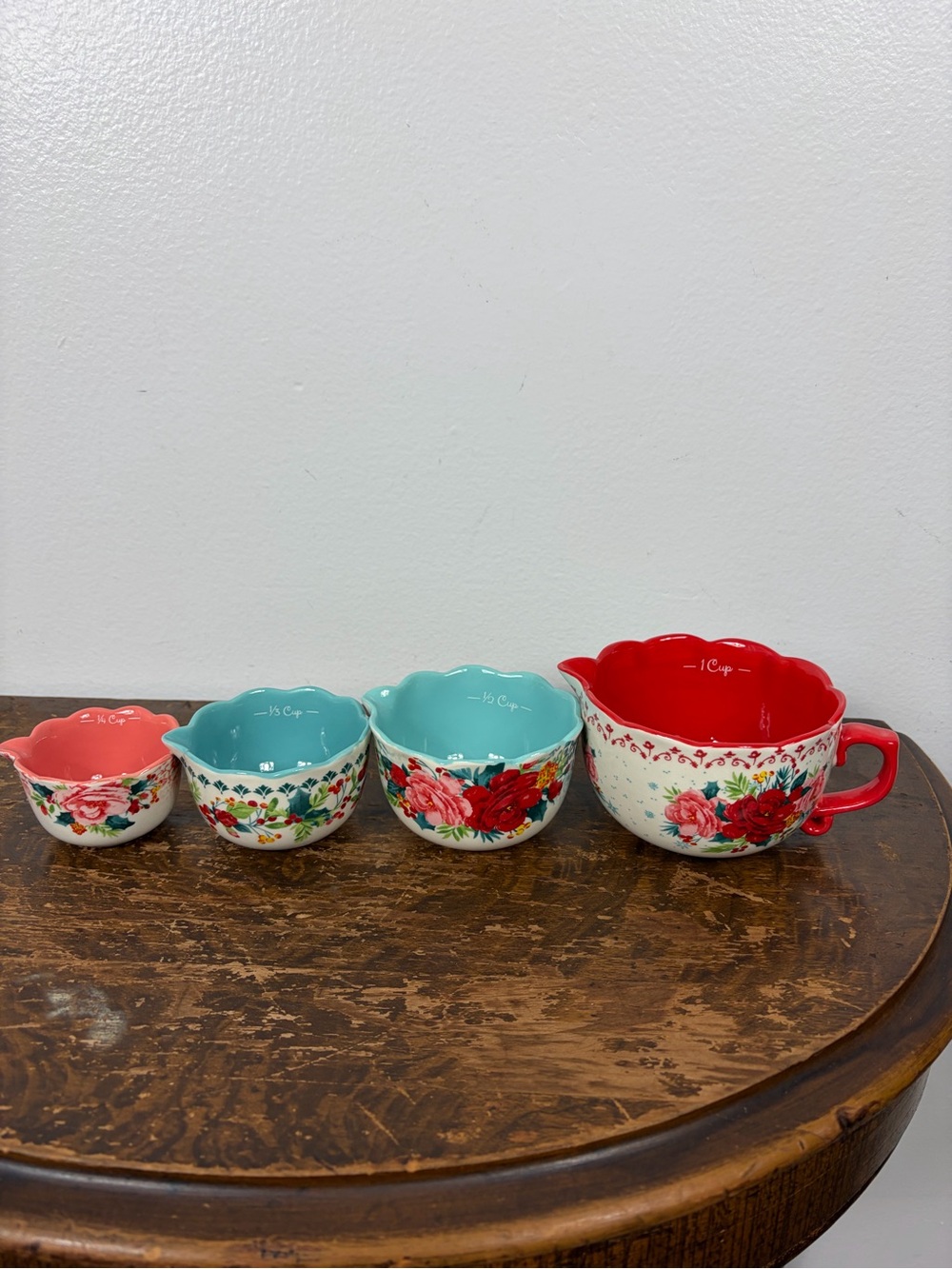 The Pioneer Woman Cheerful rose floral ceramic measuring cup set